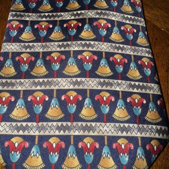 METROPOLITAN MUSEUM of ART 100% Silk Tie Navy with Yellow Red Patterned Tassels - Picture 2 of 6